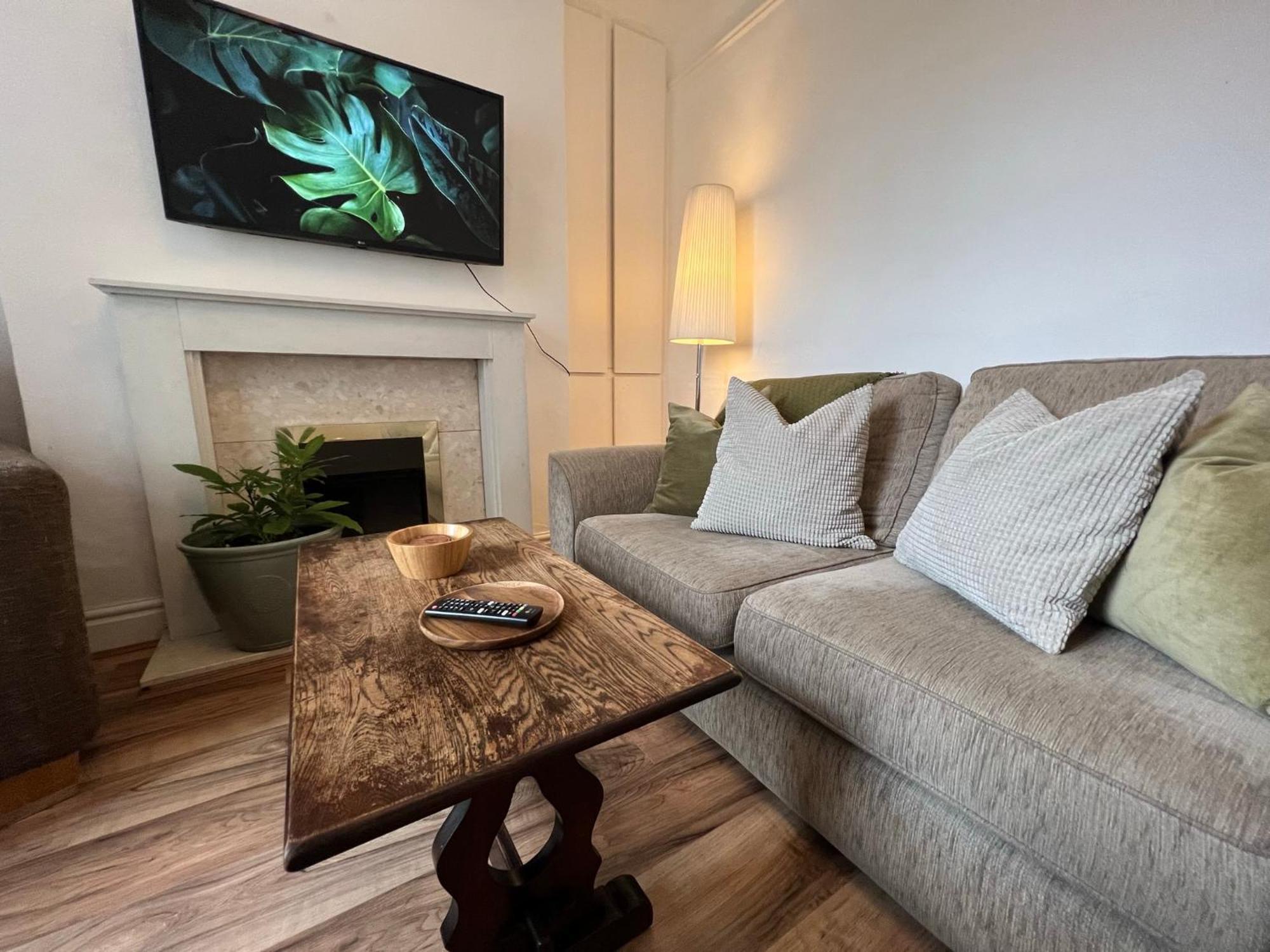 2025 Award Winner Liverpool Ivy House - 4 Bedrooms Exterior photo