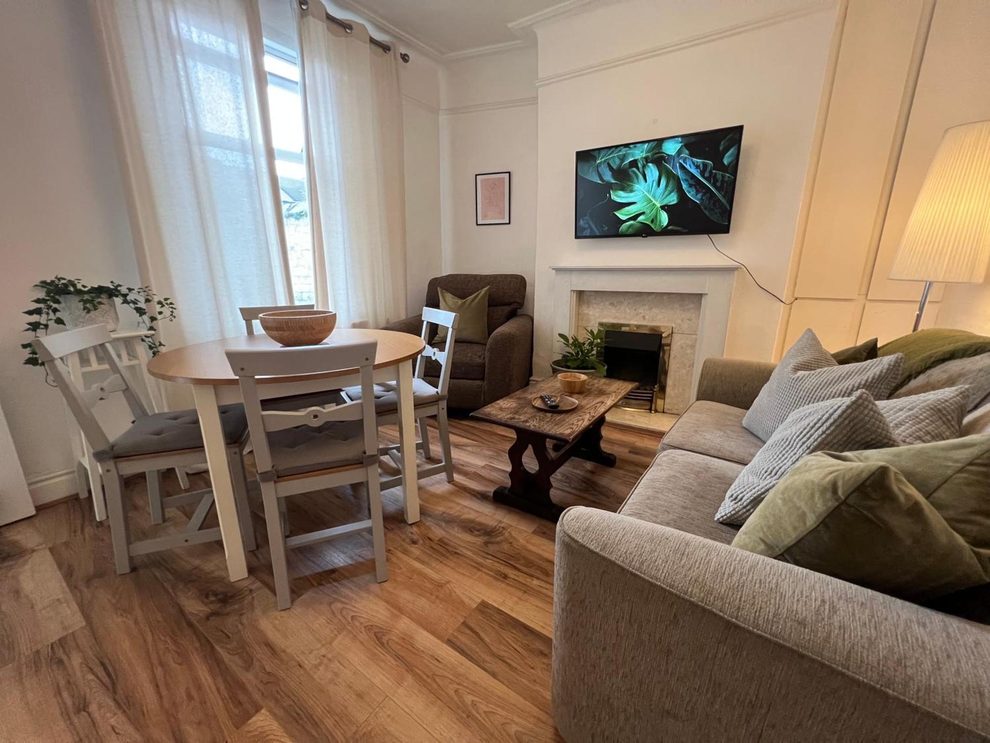 2025 Award Winner Liverpool Ivy House - 4 Bedrooms Exterior photo
